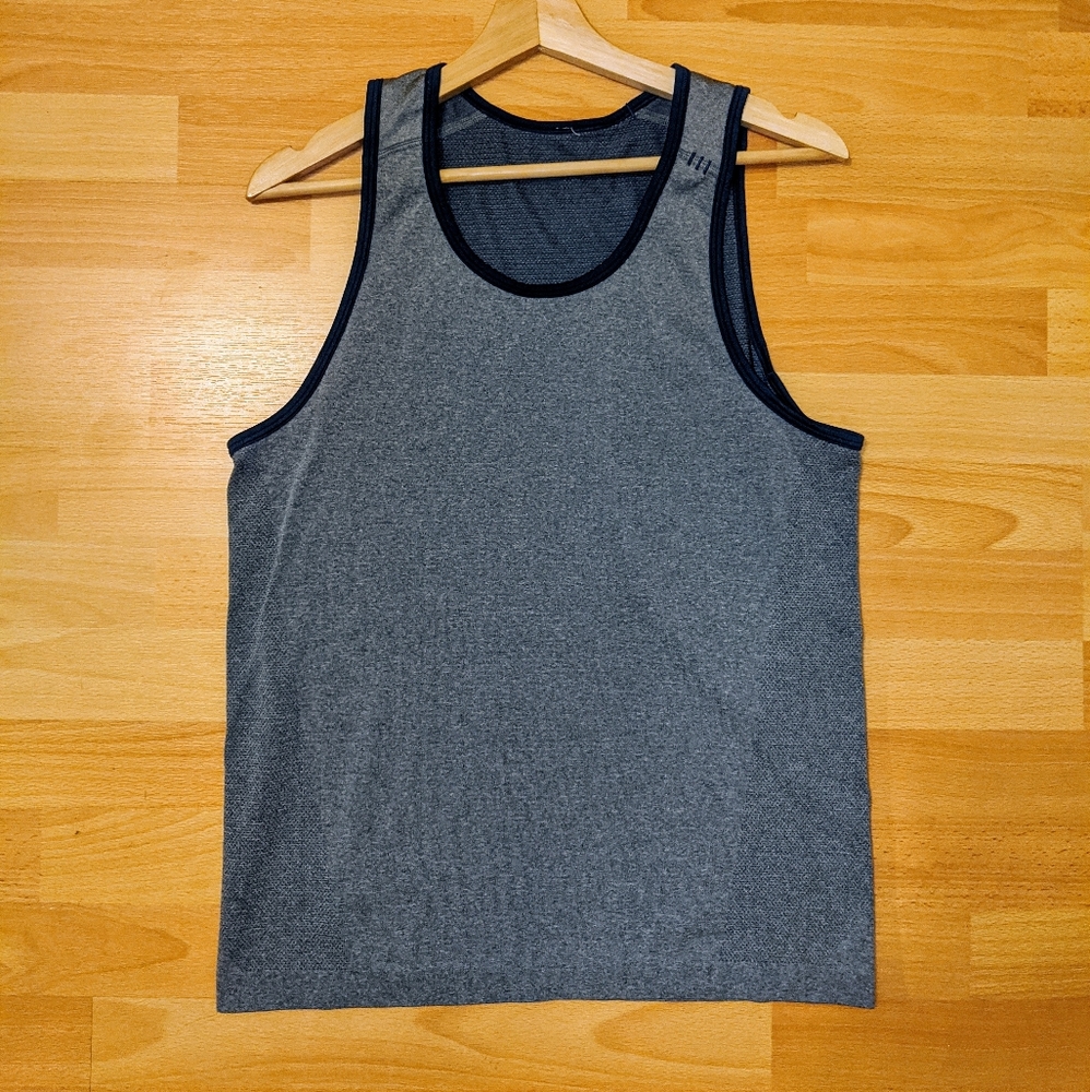 Lululemon Small Metal Tech Vent Tank in Blue